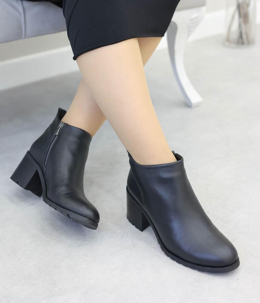 Genuine Leather Black Woman Short Heels Boot 064SZA907