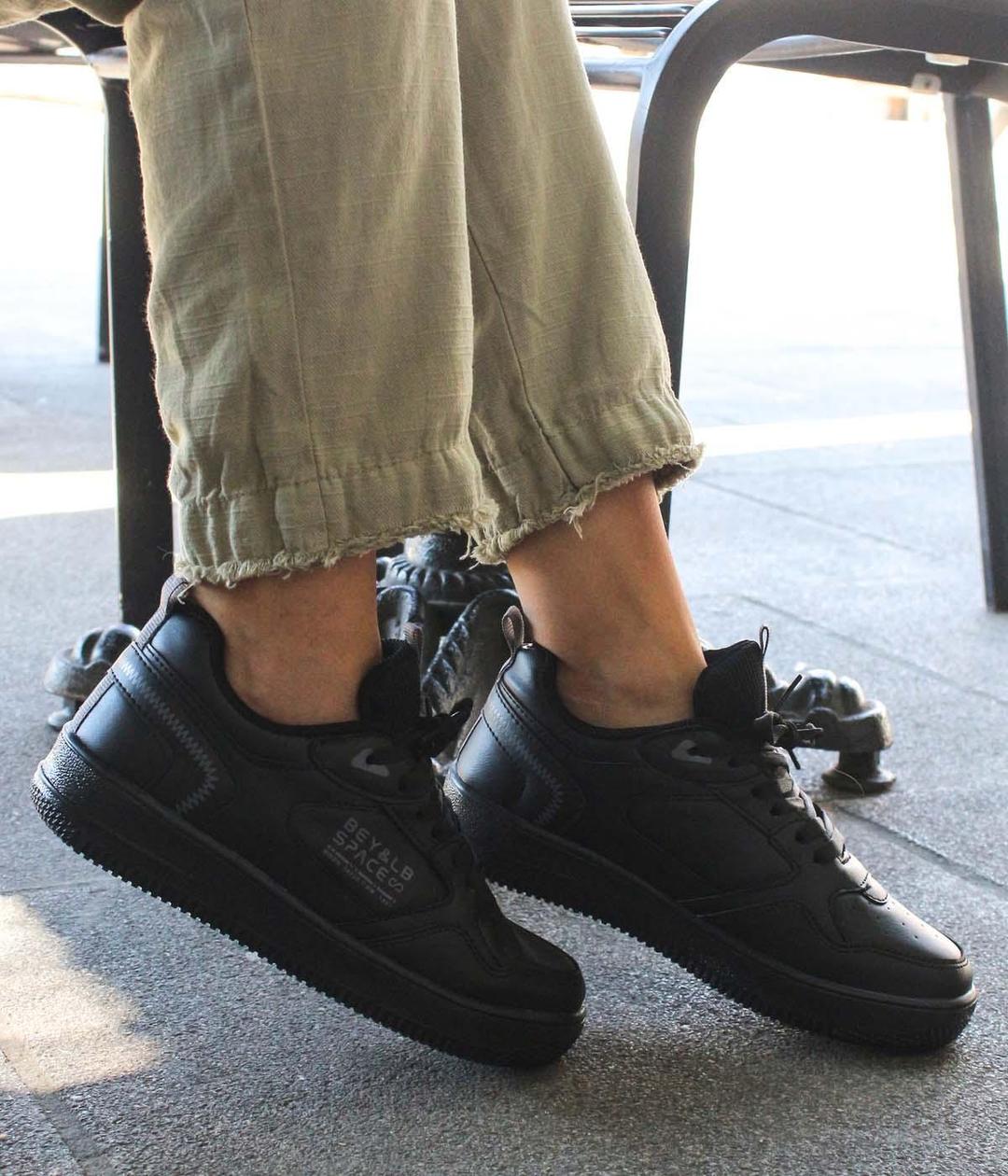 Black Woman Sneaker Shoe 500ZA2181