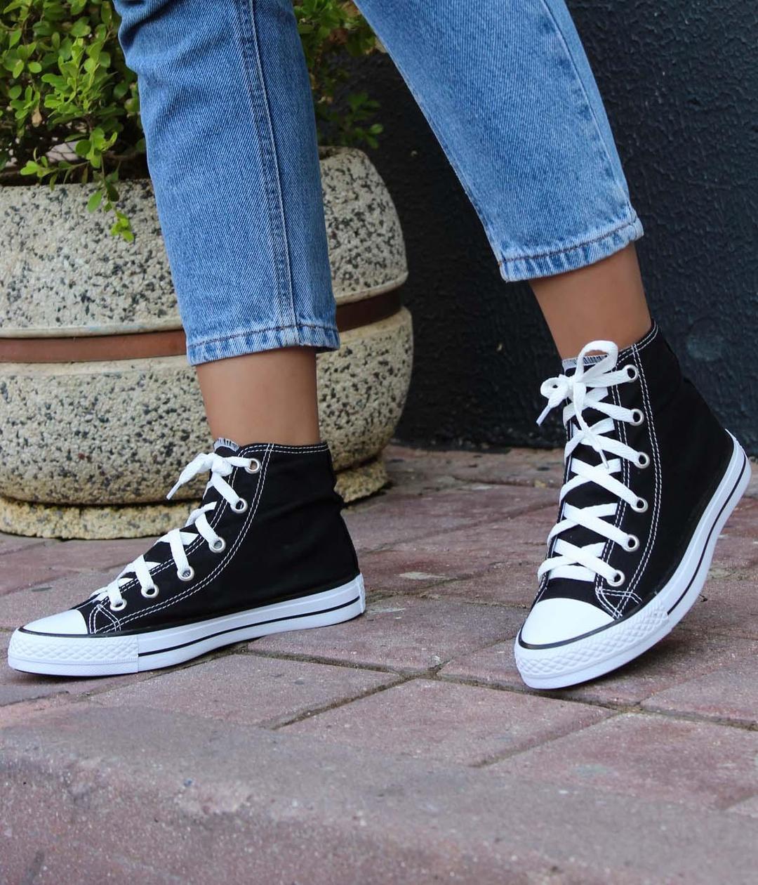 Black Unisex Sneaker Shoe 620XA1000