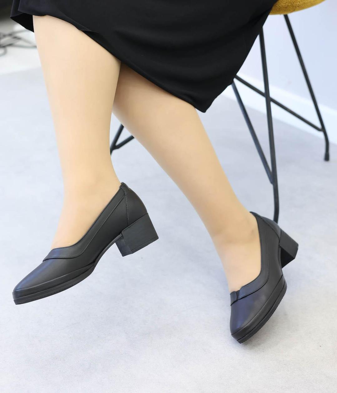 Genuine Leather Black Woman Thick Heels Shoe 889ZA5156