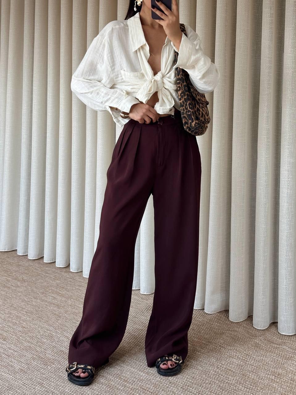 Loose-fitting trousers