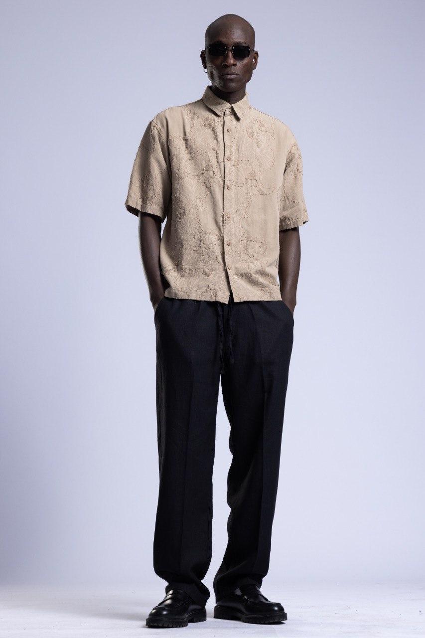 Tog&Rheo wide shirt with short sleeves.