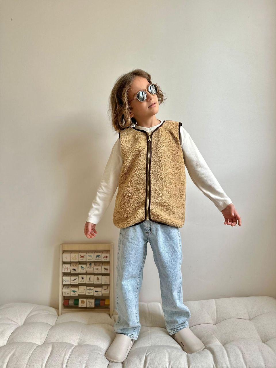 Cool Jacket Look: Plush Vest and Sweatshirt Combinations