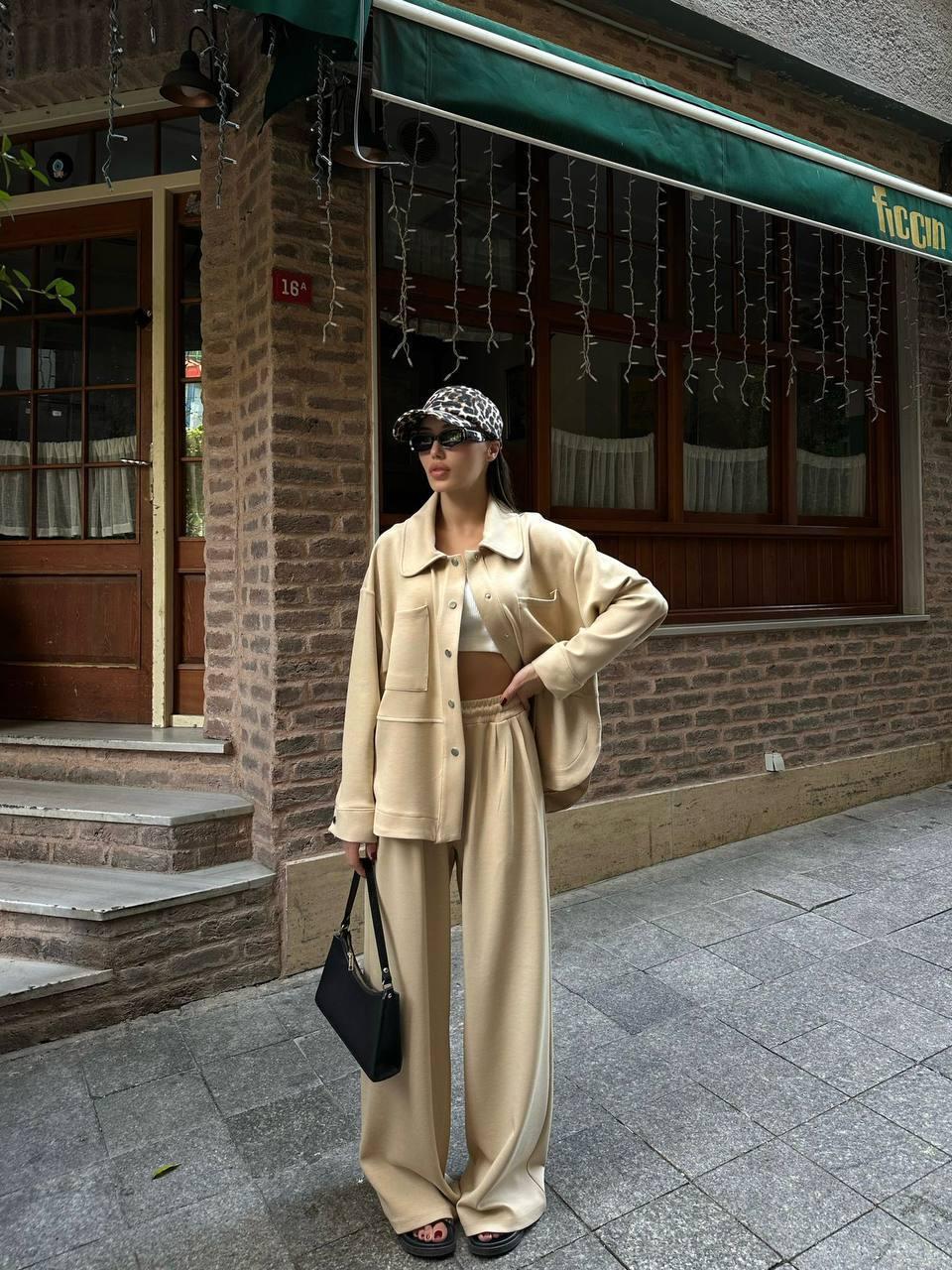 Oversize ceket ve bol paça pantolon takımı
