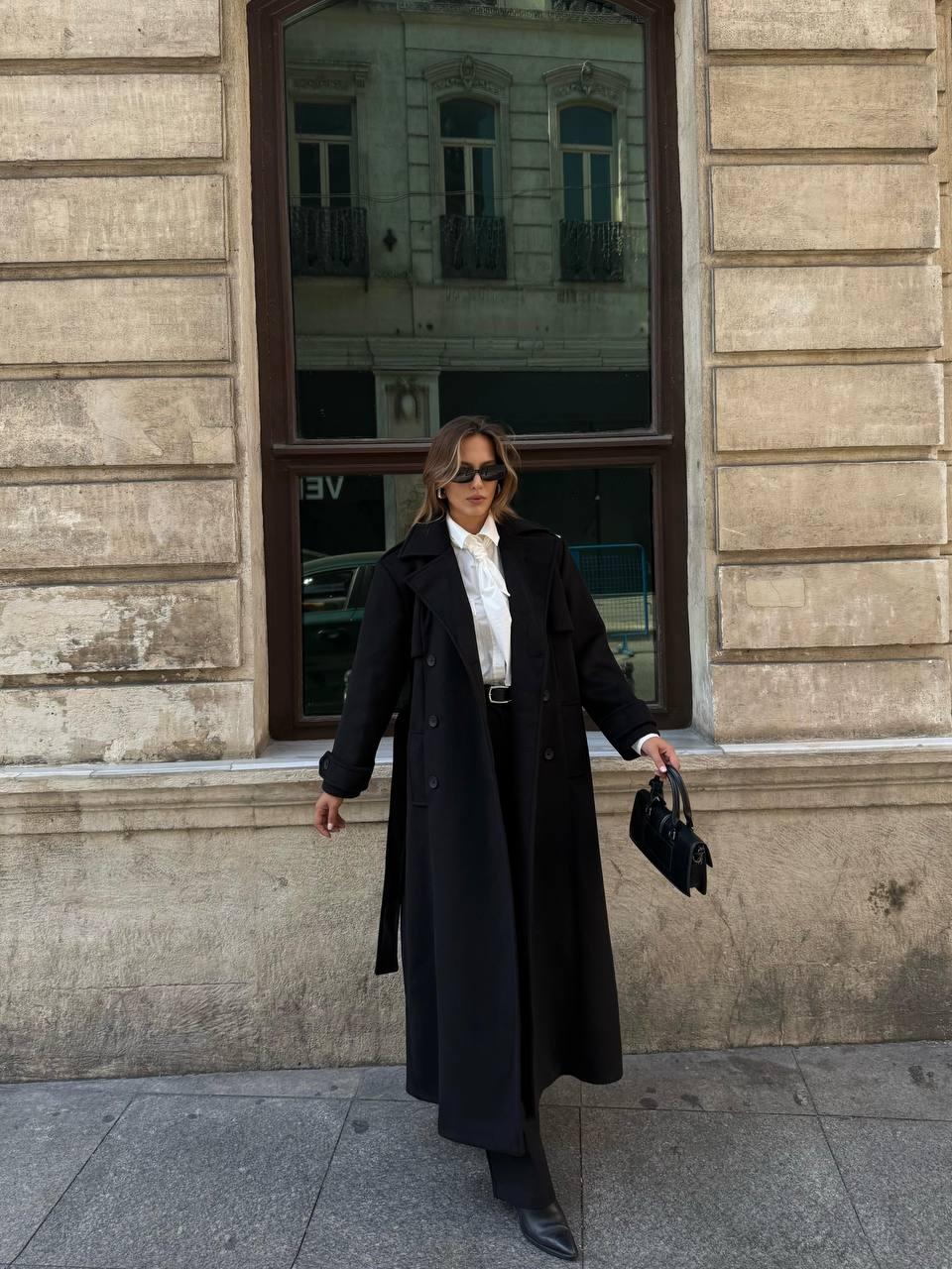 Черный длинный тренч или кашемировое пальто