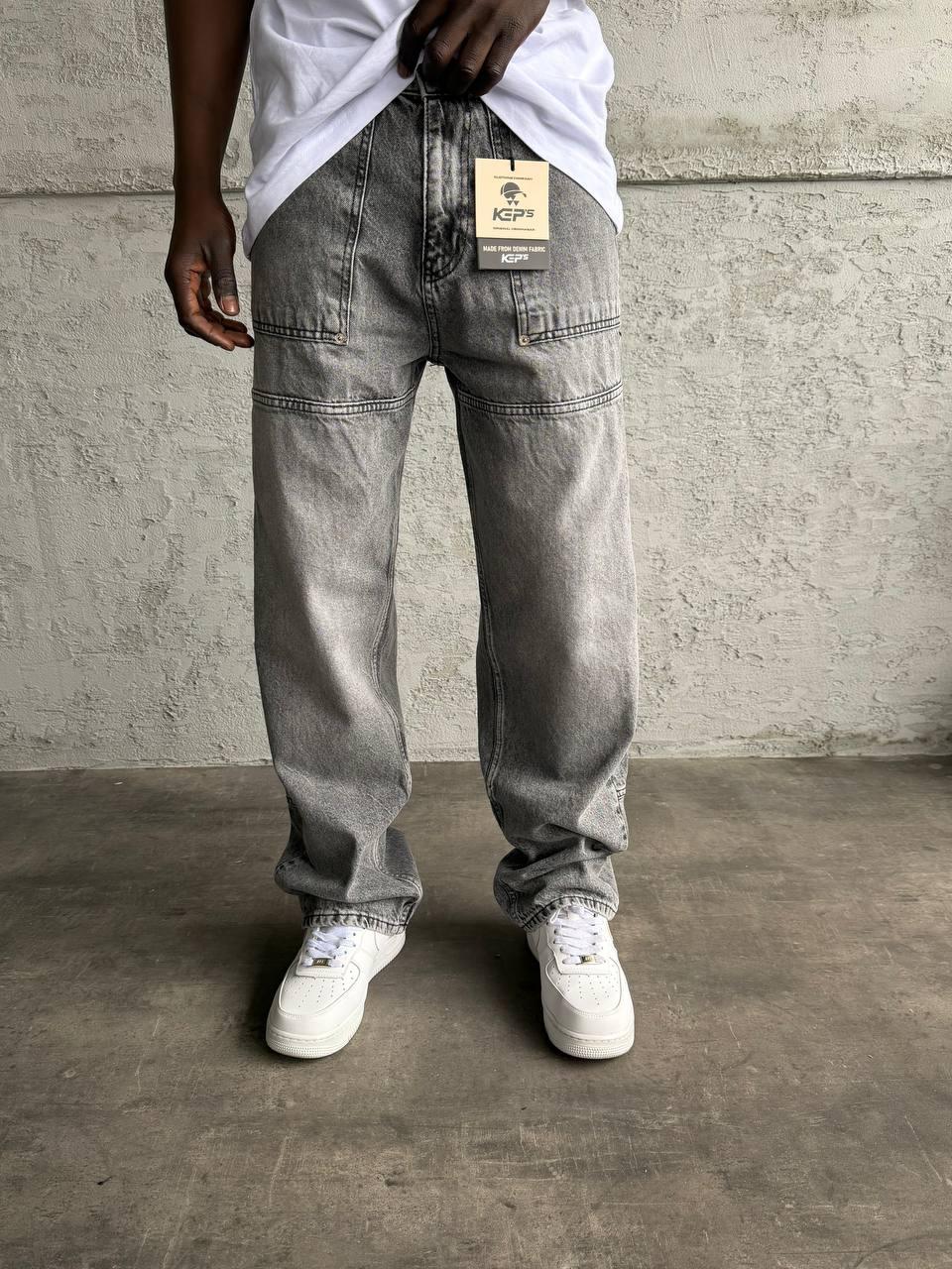 Светло-серые джинсы-карго свободного кроя (baggy) с панельными деталями