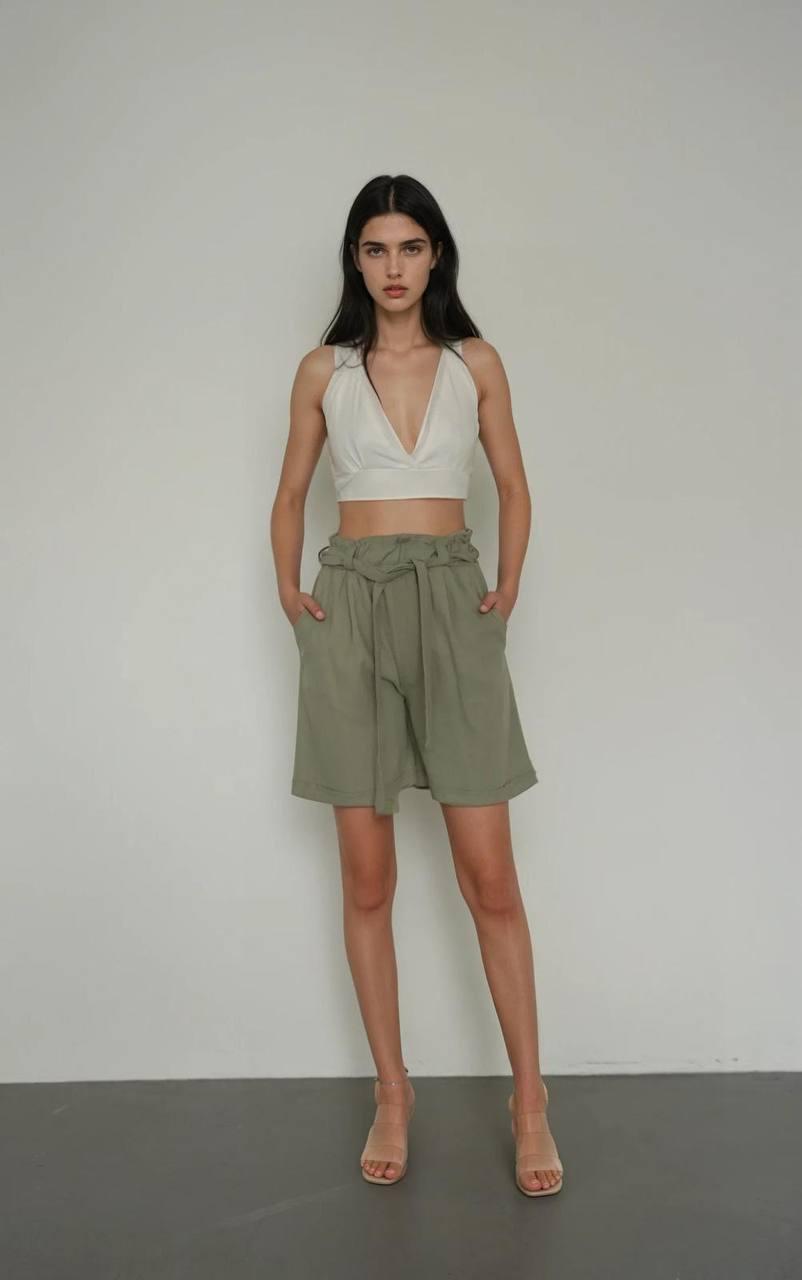 Short linen shorts with high waist