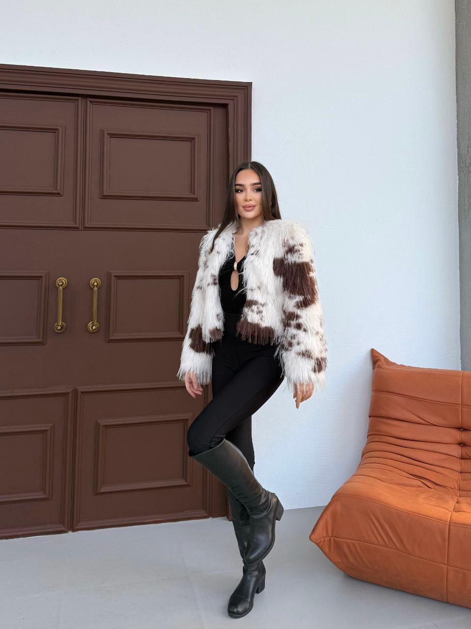 🌟 The Chicest Winter Look: Feather Jackets