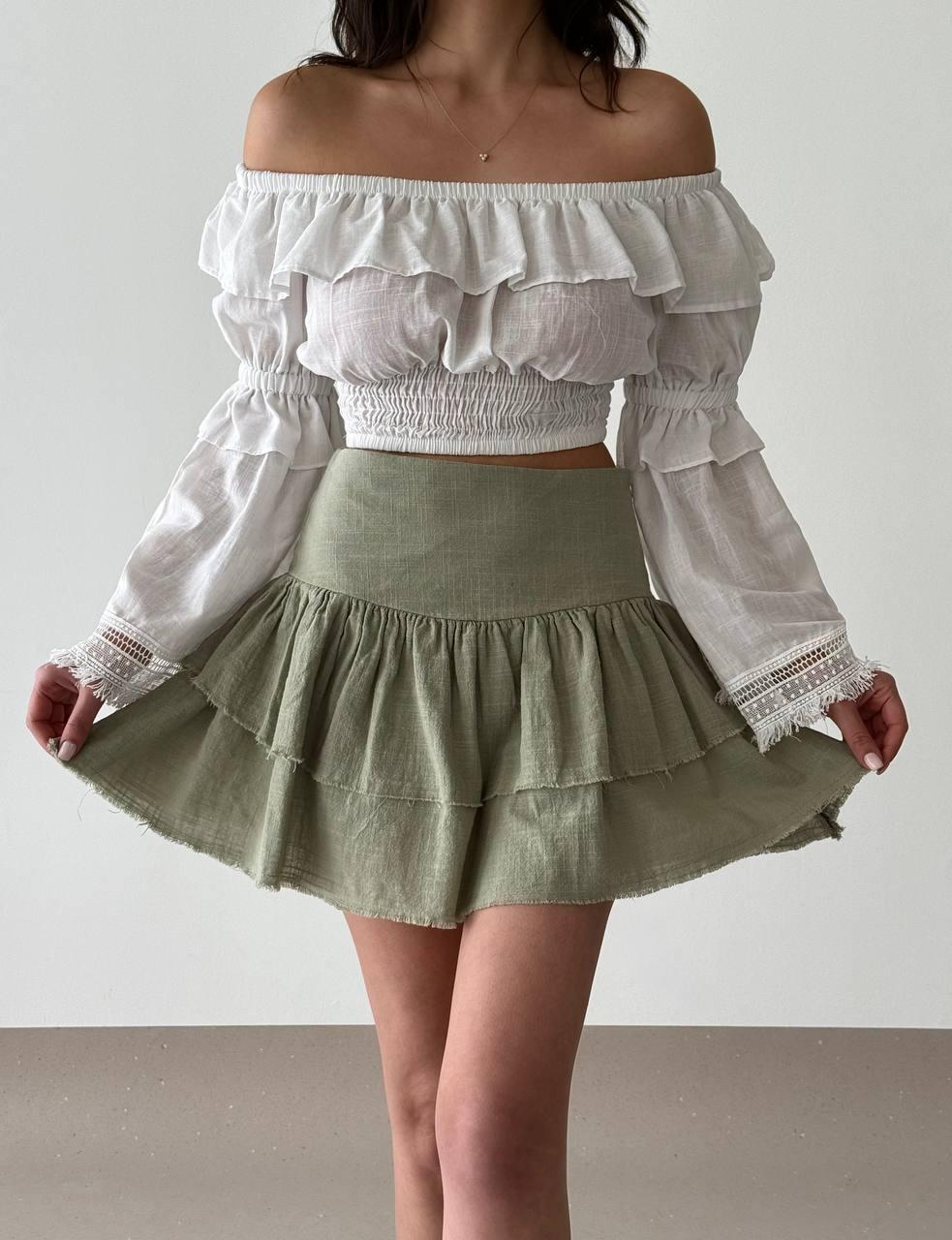 Crop top with open shoulders and ruffles