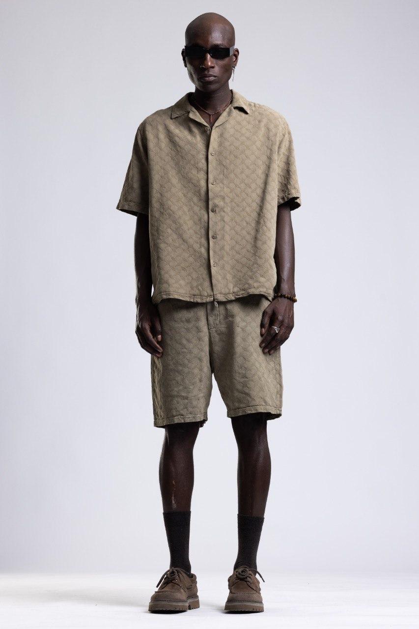 короткорукавная рубашка "Box Short Sleeve" от Our Legacy и подходящие к ней шорты.