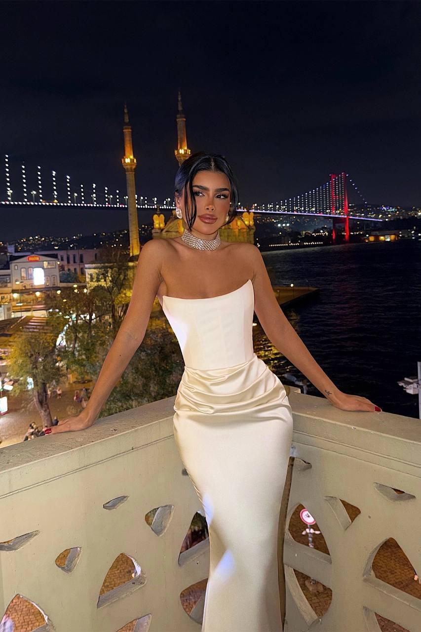 Сукня-бюстьє з атласу з драпіруванням - Перлинно-білий