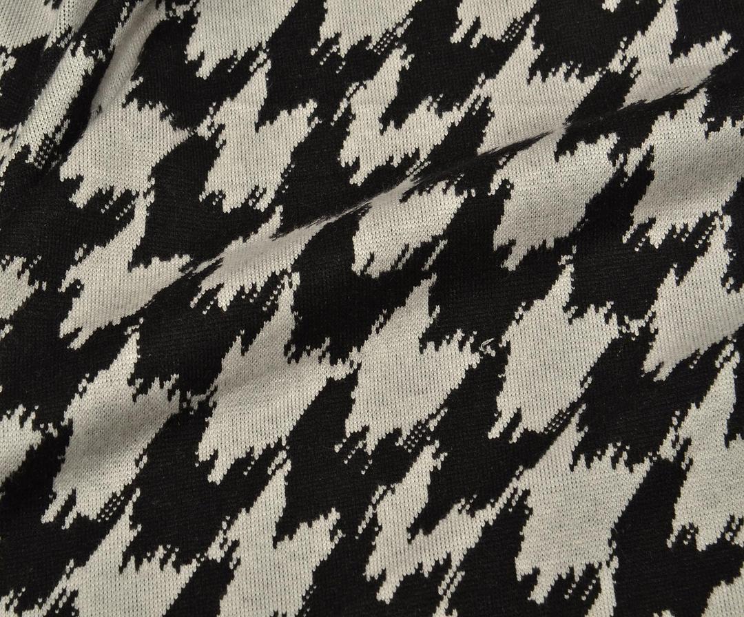CHEVRON PATTERN KNIT FABRIC - BLACK