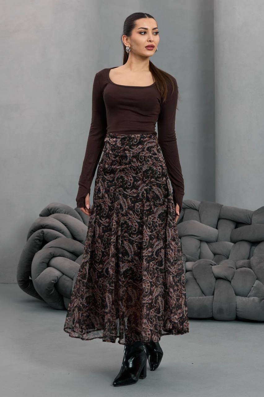 Богеманың заманауи сәнді интерпретациясы: Шал үлгісі және бұрылмалы бөлшектері бар макси юбка