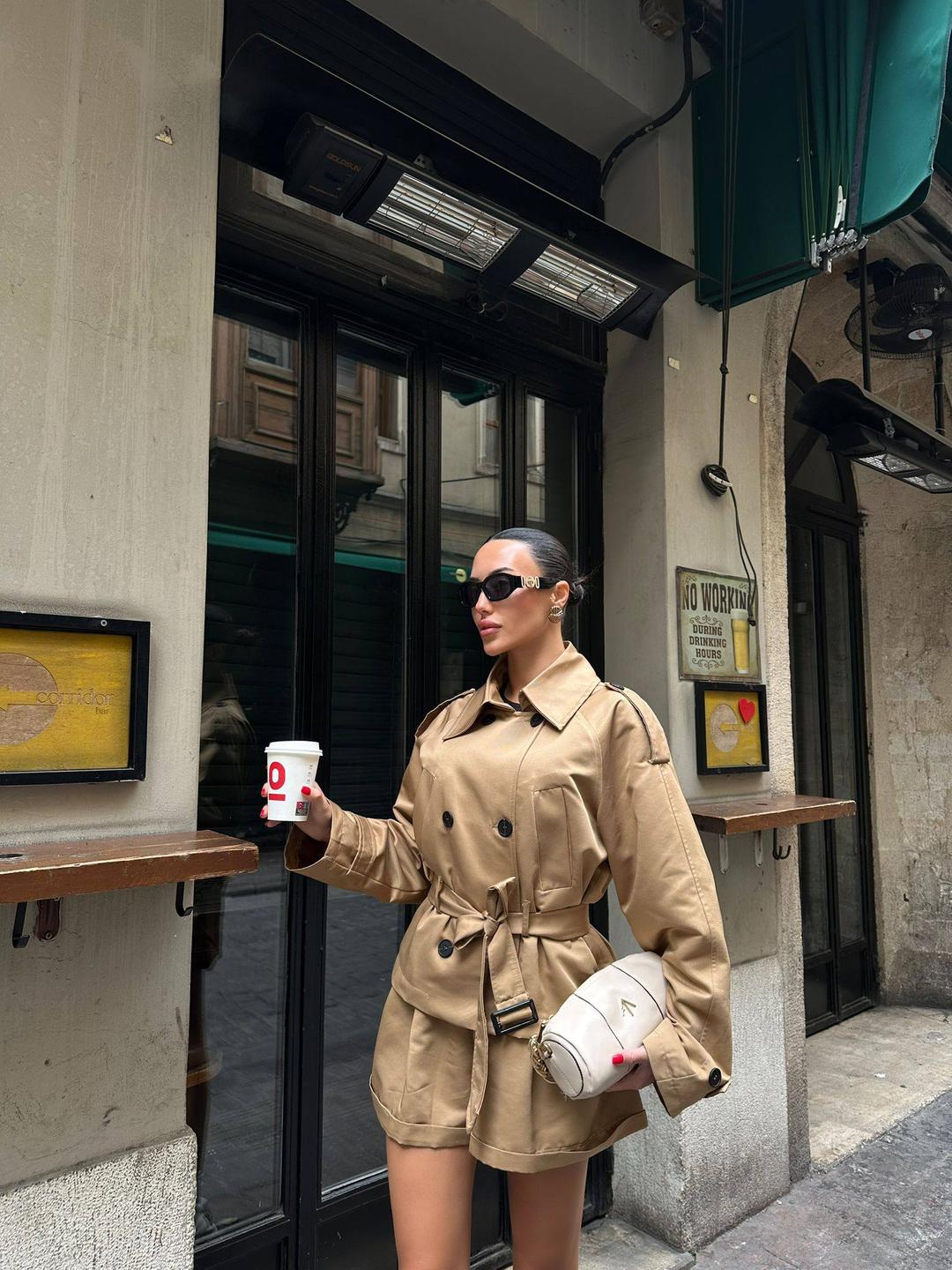 Бежевый короткий тренч-шорты с поясом