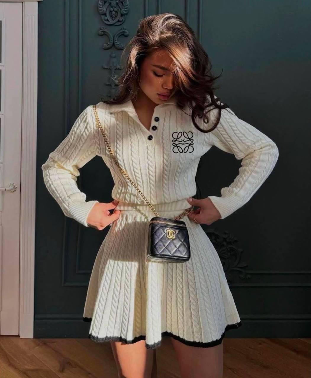 Трикотажний костюм з косами та контрастними смугами