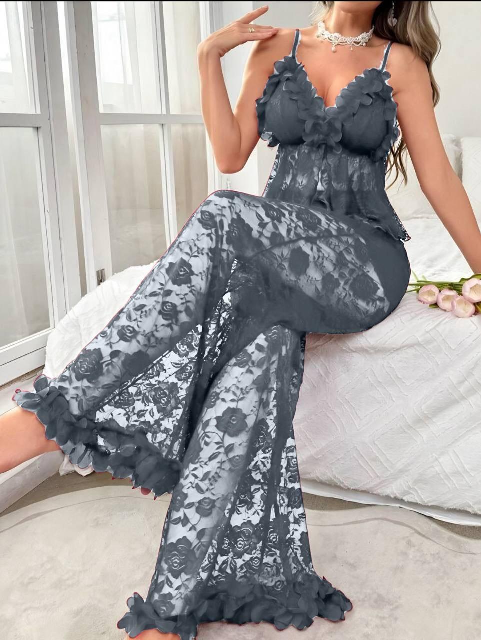 Çiçek süslemeli erotik pijama takımı