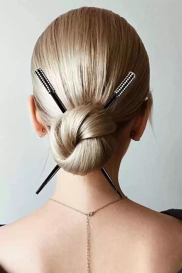 Woman buckle