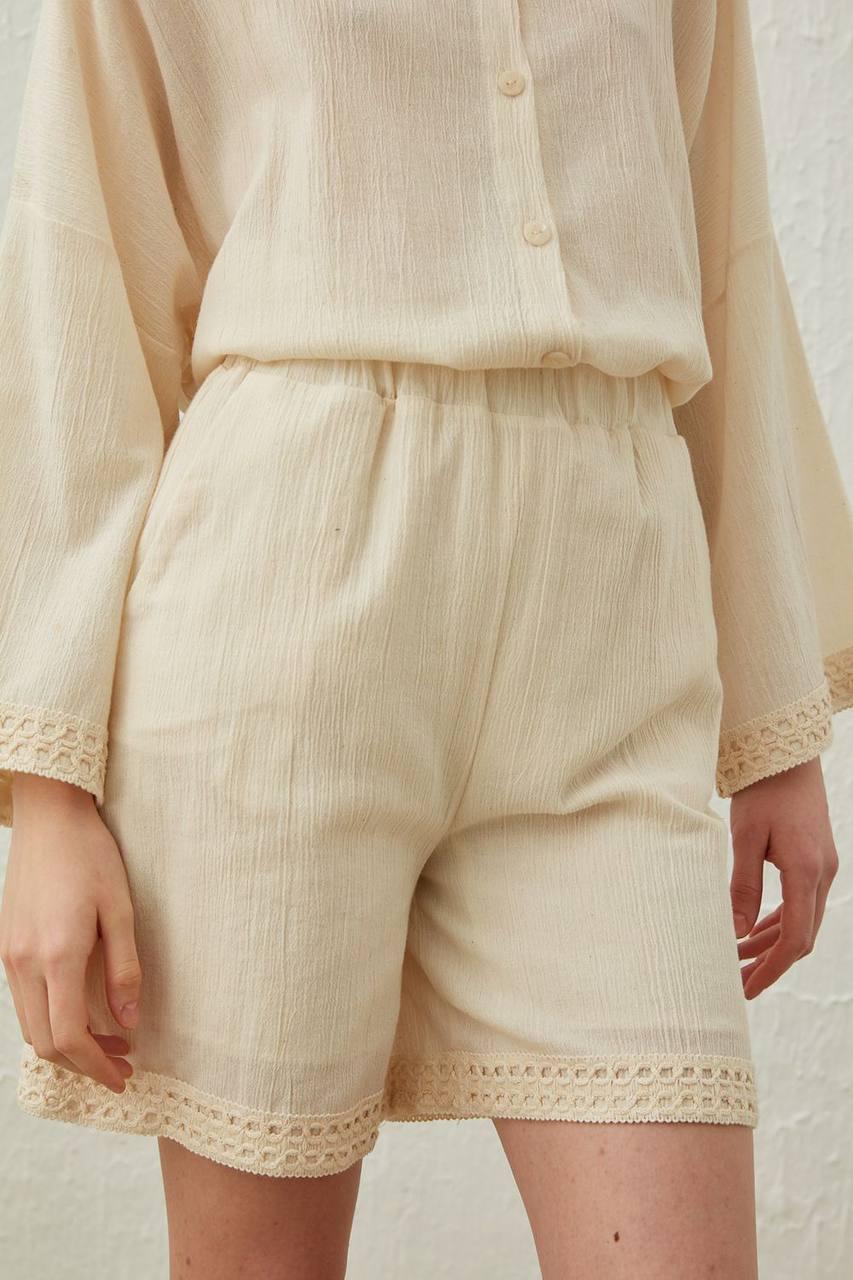 Shorts made of jacquarded cotton