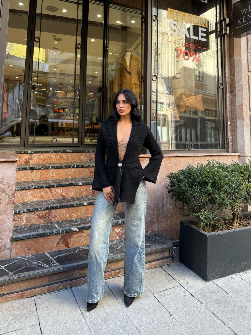 Однобортный кардиган черного цвета из трикотажа с запахом