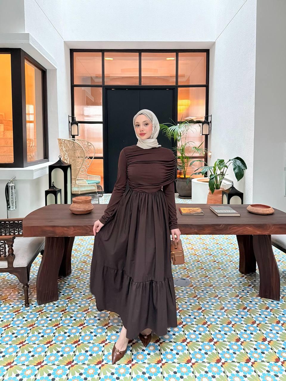 Коричневое платье в стиле хиджаб с кулиской на талии
