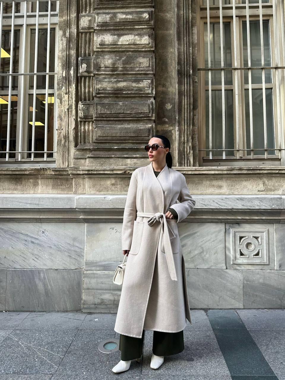 Длинное шерстяное пальто с поясом