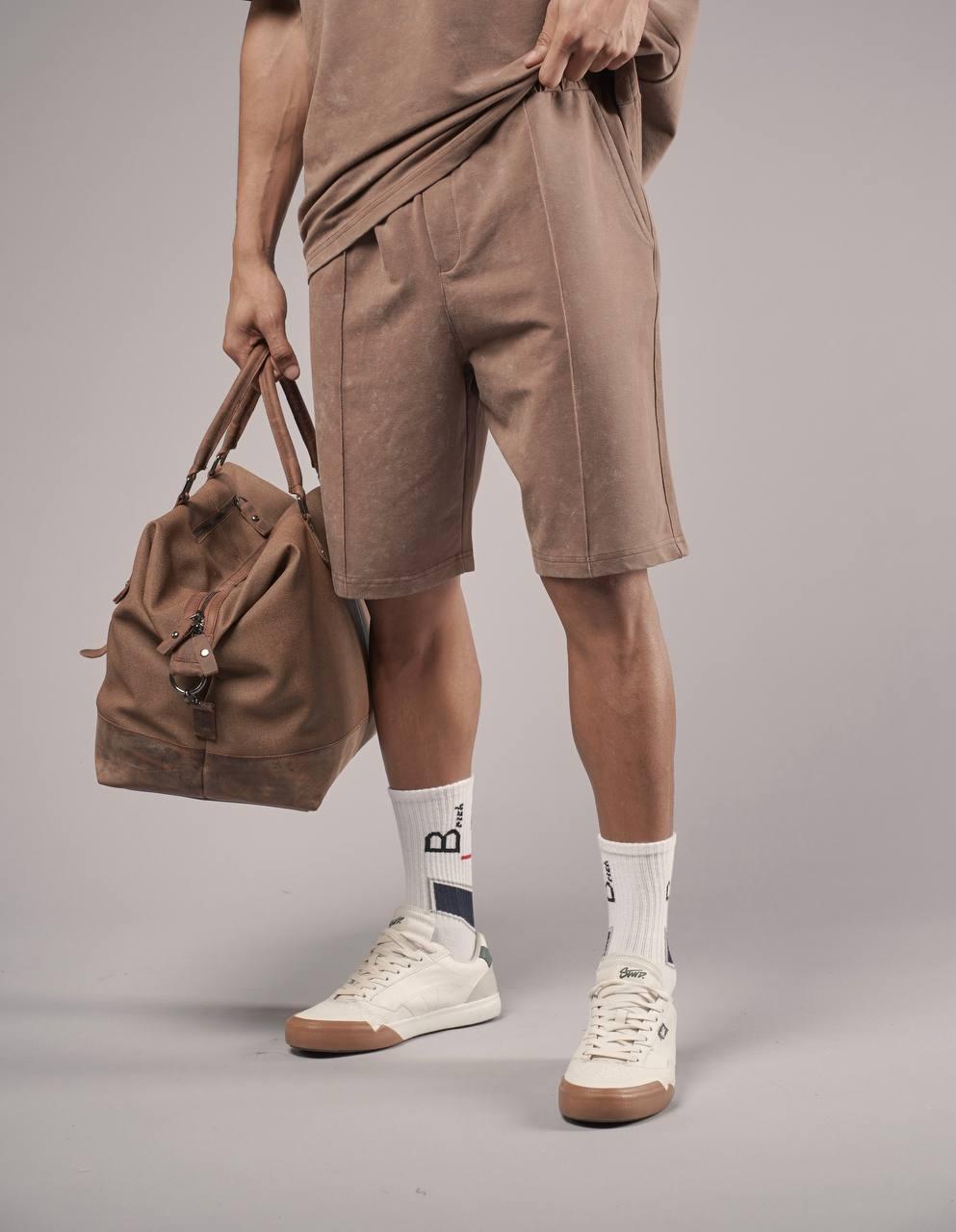 Men's shorts with elasticized waistband
