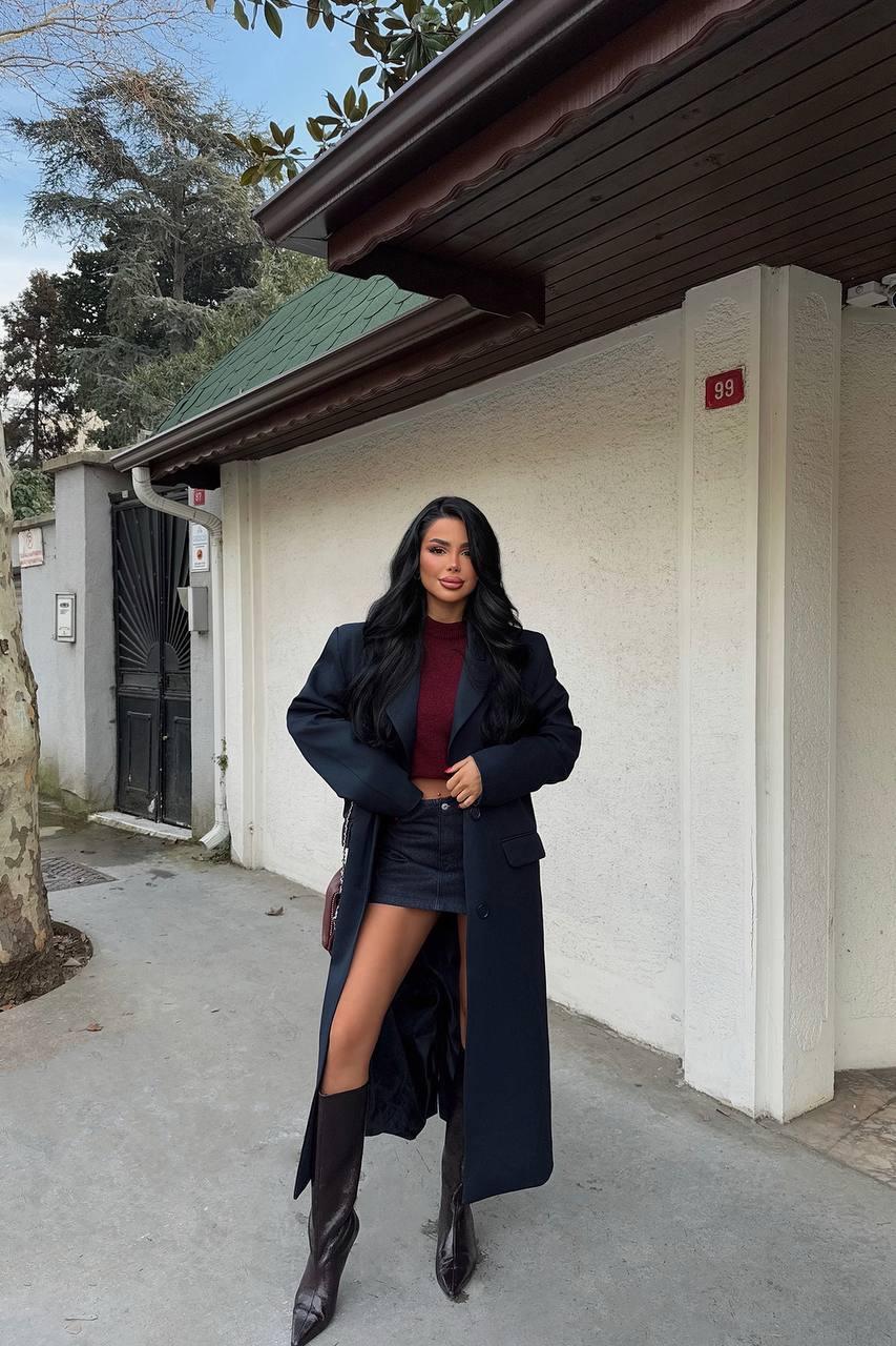 🧥 Chic and Long Coat
