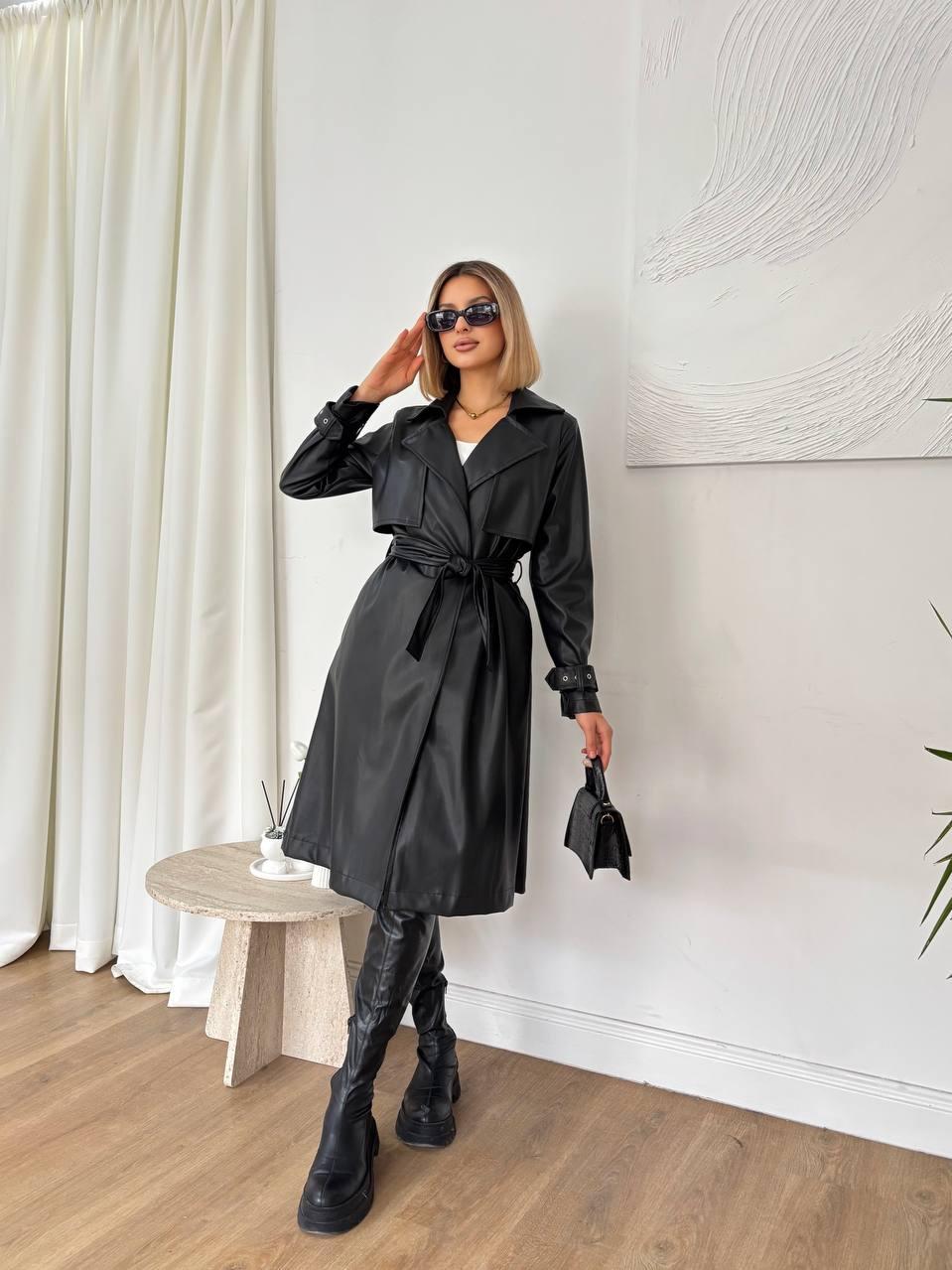 Бұлғары (немесе былғары көрінетін) тренчкот