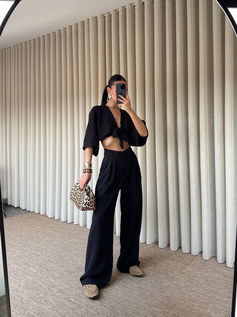 Loose-fitting trousers