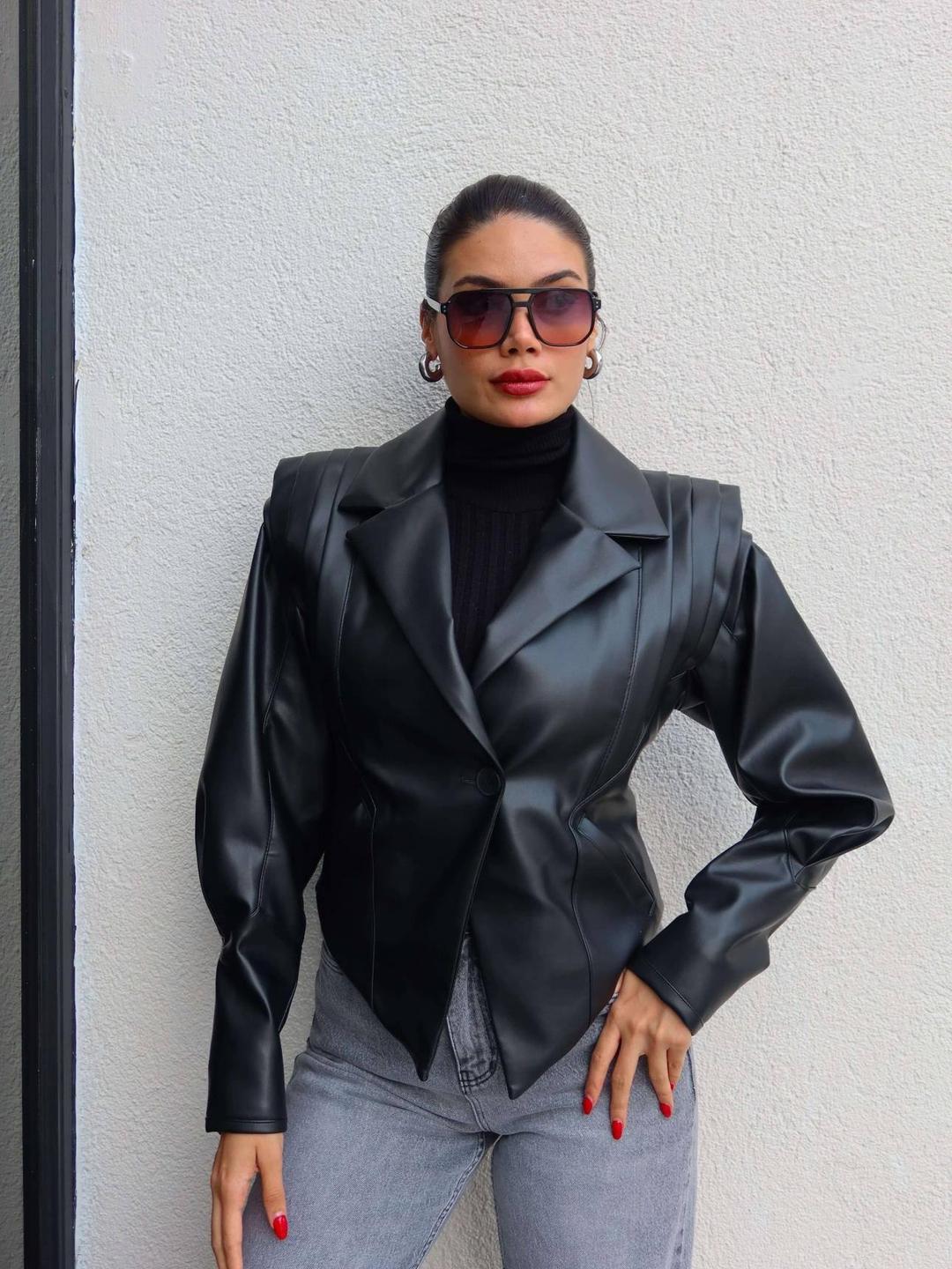 Кожаная куртка с акцентом на плечи Power Shoulder