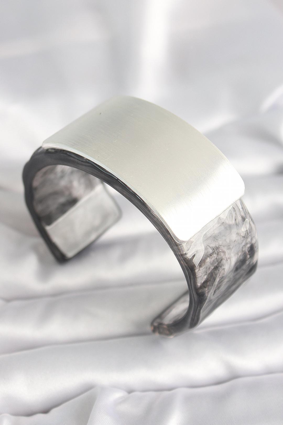 Women's bracelet
