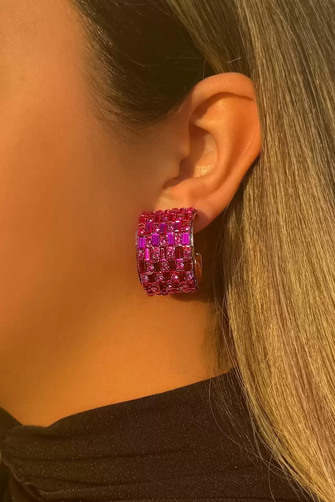Pembe Zirkon Taşlı Kare Halkalı Küpe