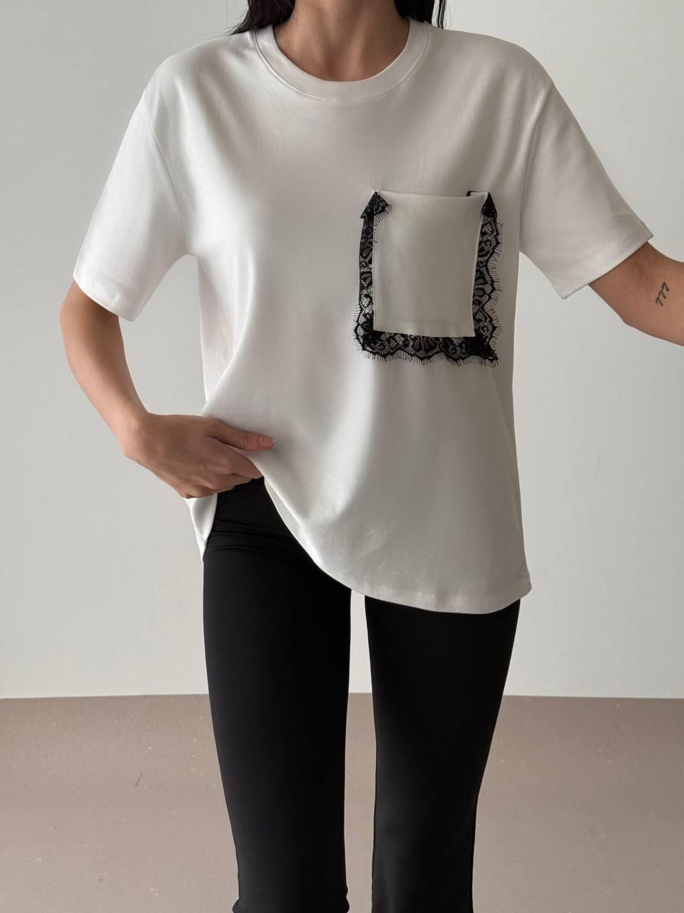 Oversize T-Shirt with lace pocket