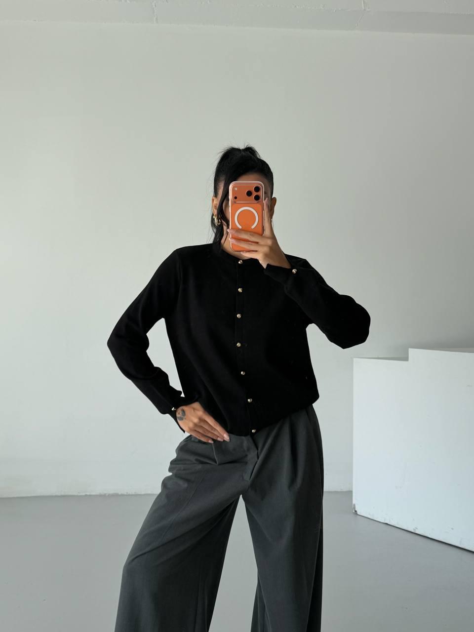 Трико блузка с золотой пуговицей