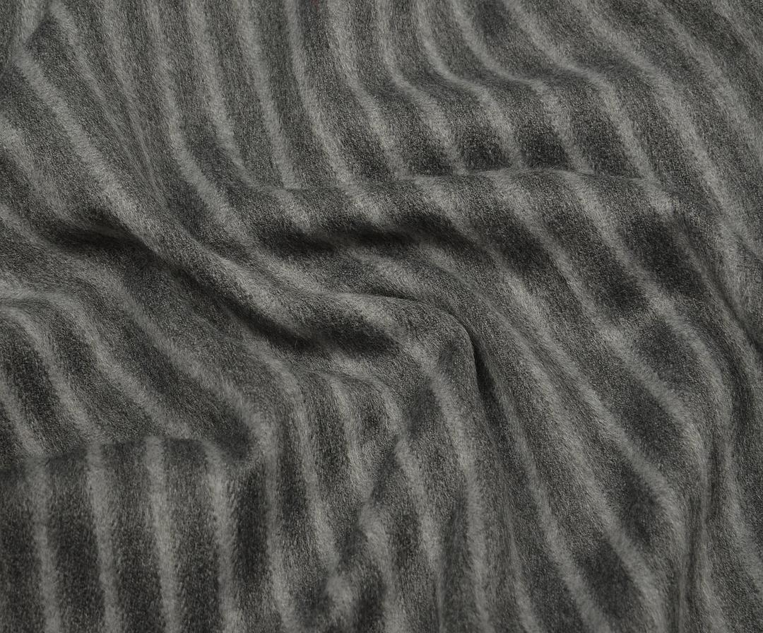 KAŞMİR EFEKTLİ ÇİZGİLİ KAŞE KABANLIK KUMAŞ - GRİ