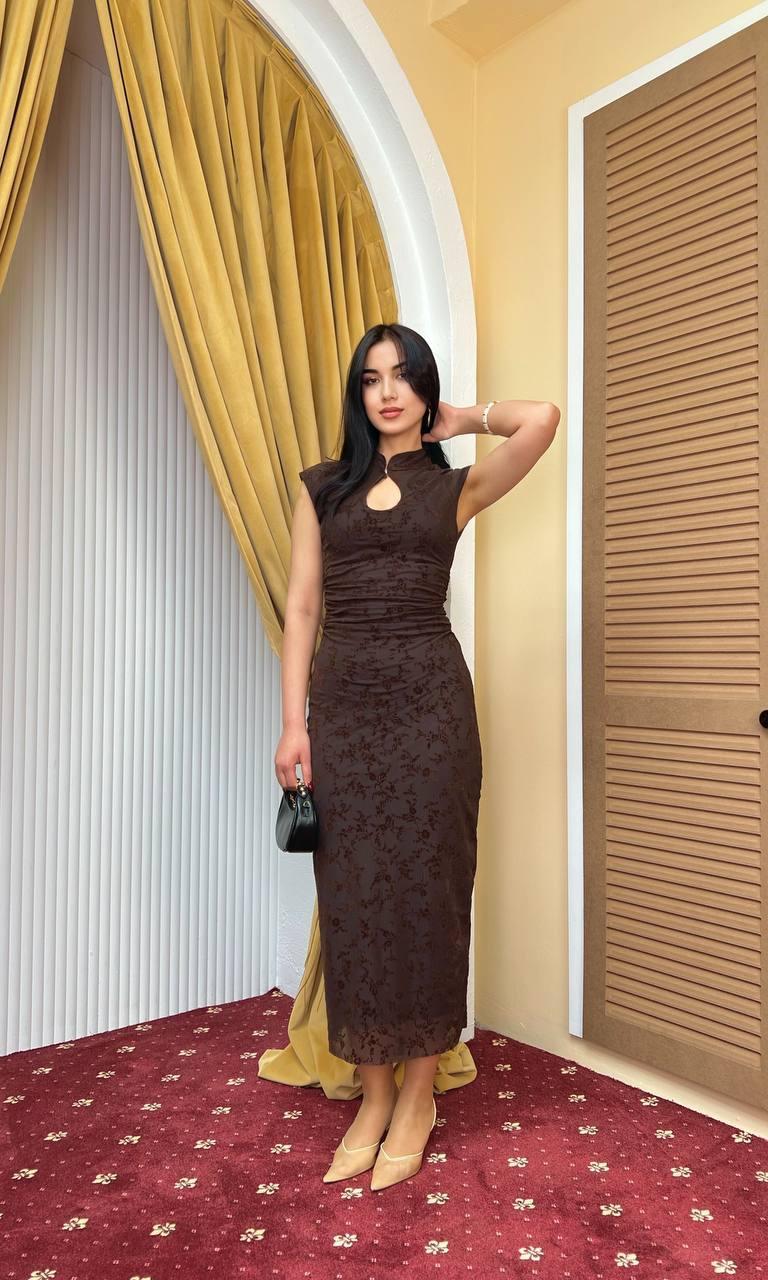 Современный Восточный: Миди-платье с жаккардовым узором и вырезом-каплей